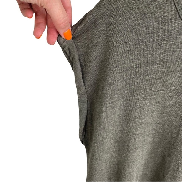 Tahari 100% Linen Roll Tab Sleeve Top - Picture 3 of 6